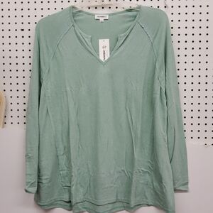 Ee:some long sleeve T women's size large long olive NWOT